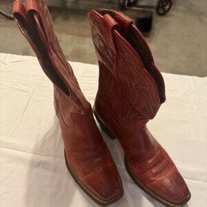 Ariat Red Square toe leather Women's Cowboy boots - Size 9